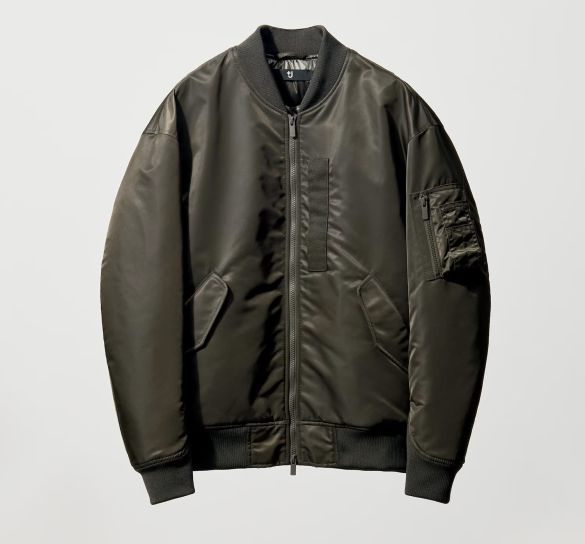 +J  ハイブリッドダウンオーバーサイズMA-1（ユニクロ公式オンラインストアより）