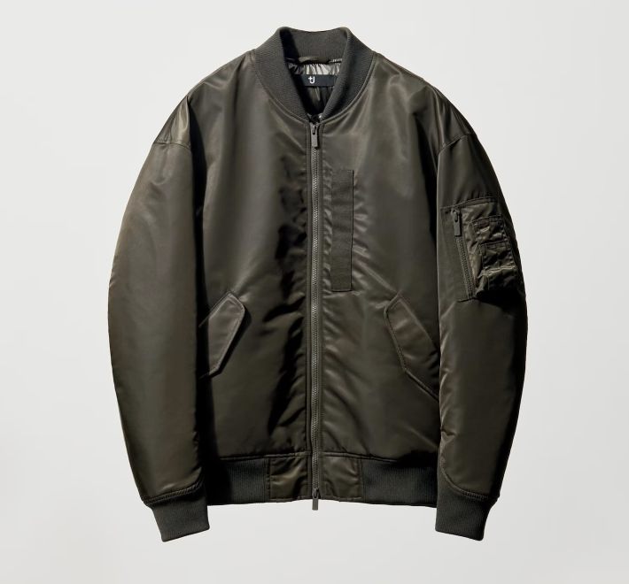 +J ハイブリッドダウンオーバーサイズMA-1（ユニクロ公式オンラインストアより）