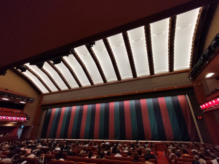 歌舞伎座一階。大変に広い