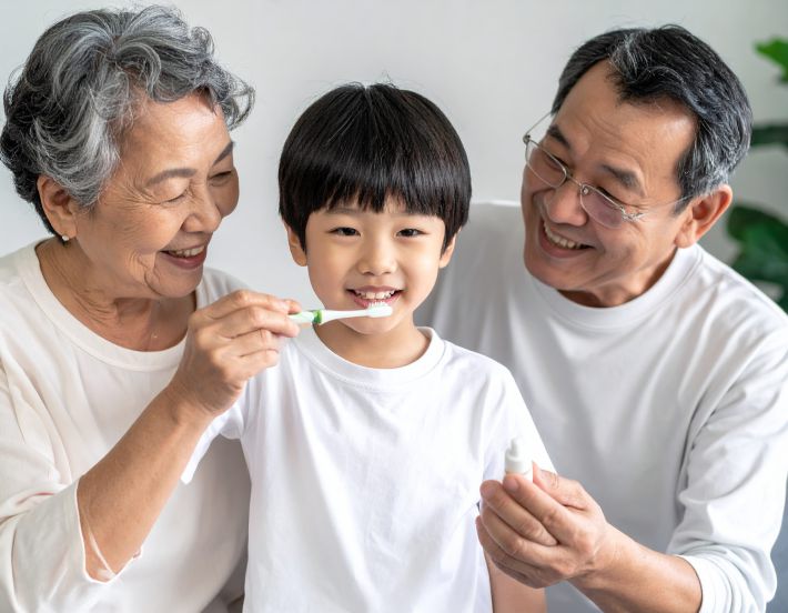 自身の歯ブラシや目薬を孫と共有する祖父母