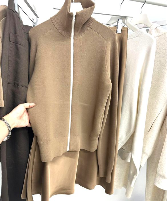 UNIQLO：Cミラノリブフルジップカーディガン