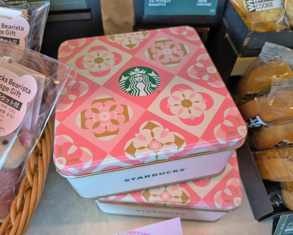 スタバの「2800円クッキー缶」開けたら凄かった！フラペチーノや