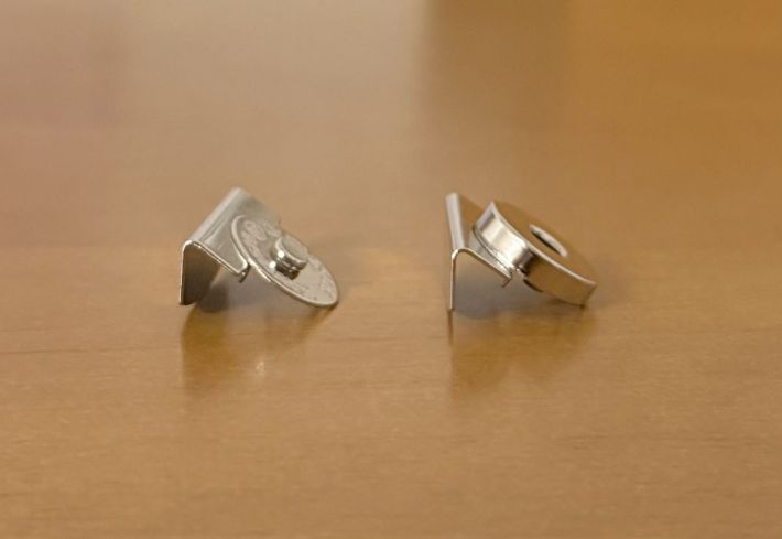 カバンの口を磁石で開閉 マグネットボタン