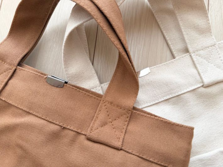 カバンの口を磁石で開閉 マグネットボタン