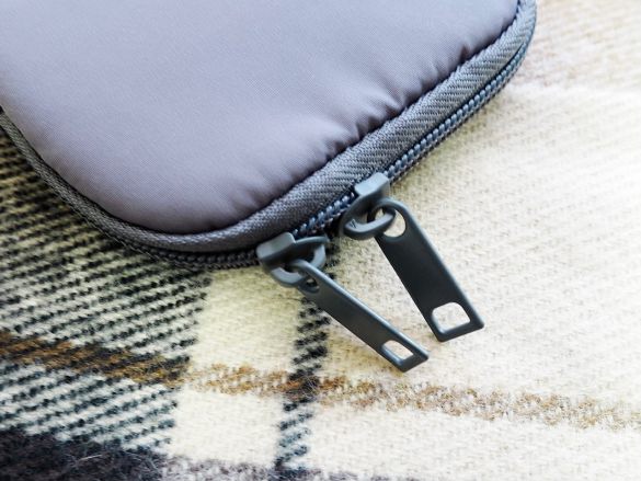 ポーチのファスナー