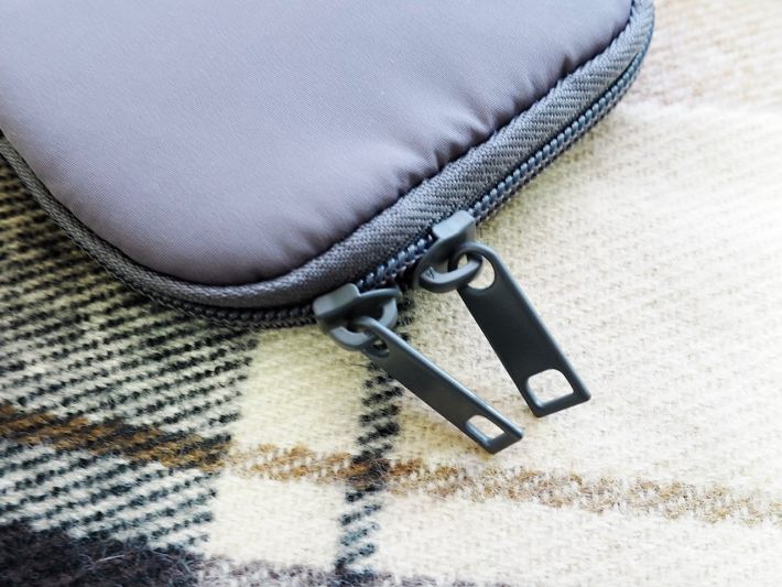 ポーチのファスナー