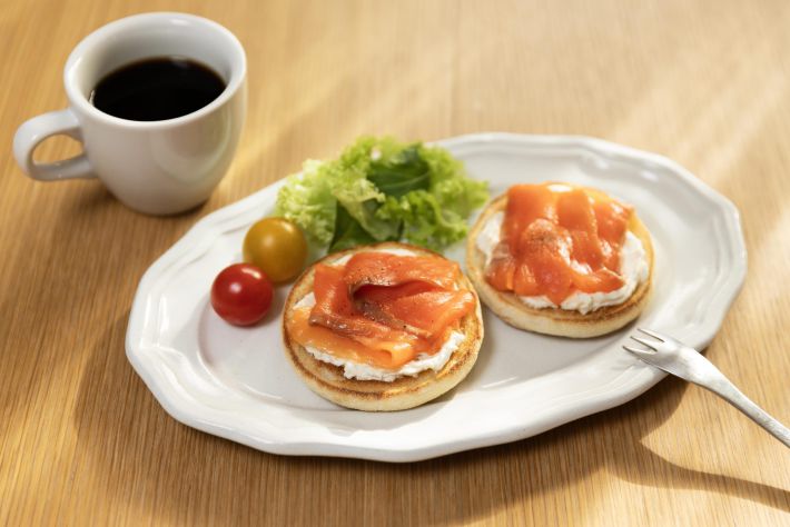 「サーモン＆クリームチーズのオープンサンド」