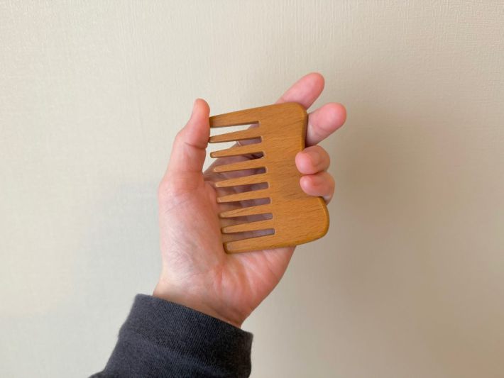 ヘアコームはコンパクトサイズ