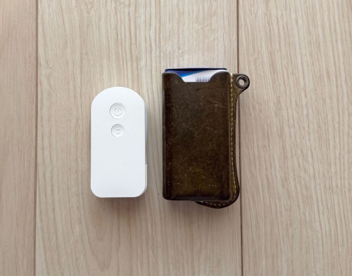 3COINS「コンパクトLEDブックライト」