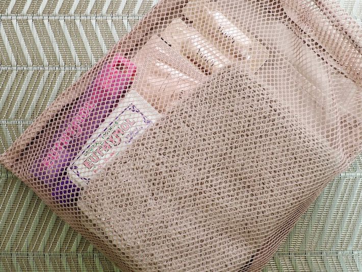 歯ブラシセットやメイク直しも入れる