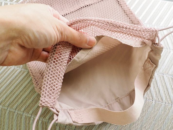 仕切りがついている巾着