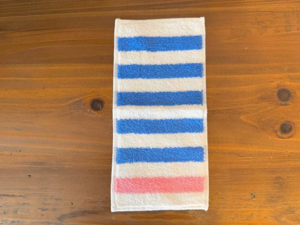 ローソンカラーのハンカチ