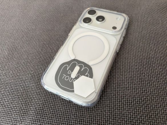 スマホにも取り付けられる様子