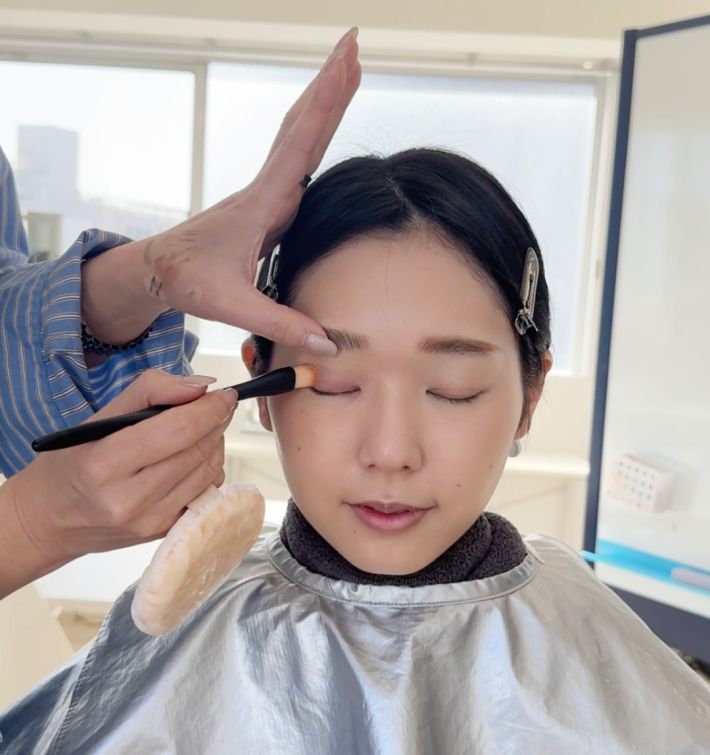 目を開けて見える範囲を確認して塗る