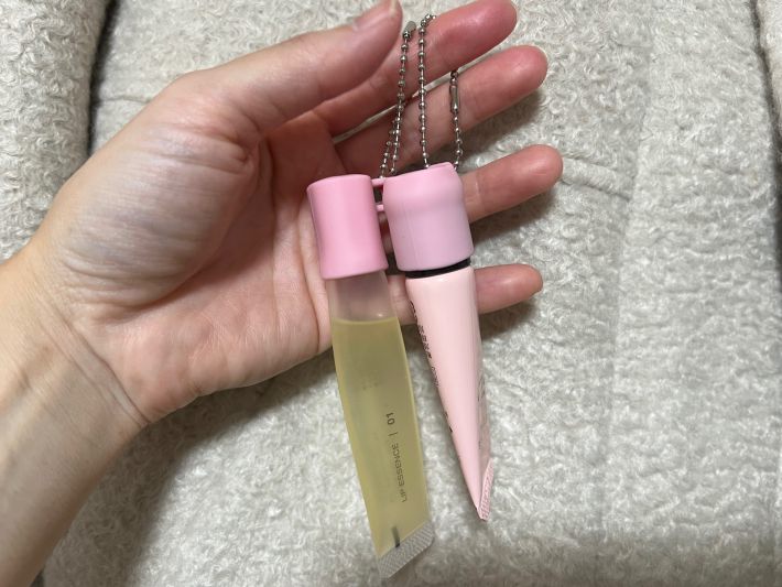 左：直径1.4cmでやや緩め、右：直径1.8cmでややキツめ