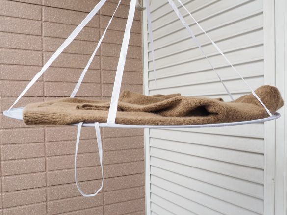 「型くずれ防止セーター干しネット」110円