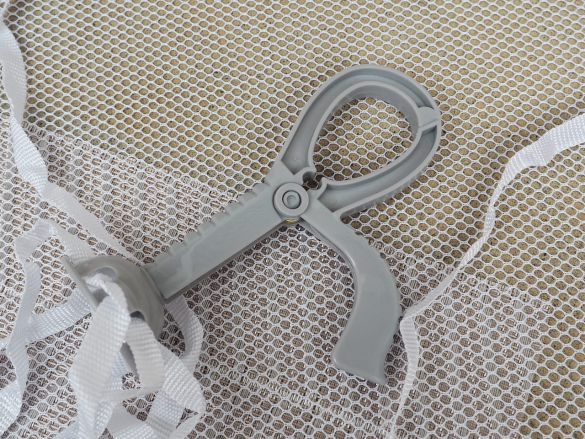 「型くずれ防止セーター干しネット」110円