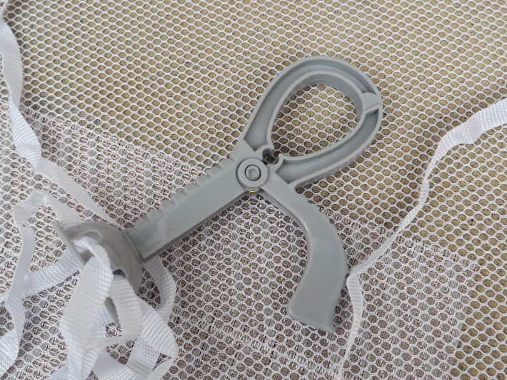 「型くずれ防止セーター干しネット」110円