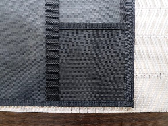 「ナイロンメッシュ 縦型書類ケース・仕切り付」690円/税込