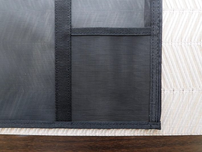 「ナイロンメッシュ 縦型書類ケース・仕切り付」690円/税込