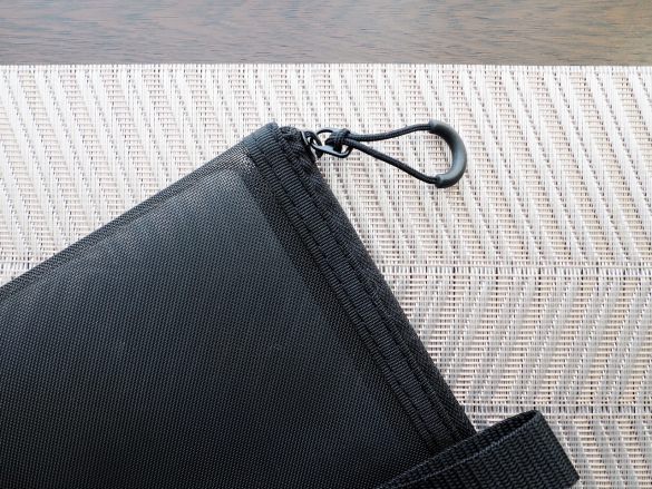 「ナイロンメッシュ 縦型書類ケース・仕切り付」690円/税込