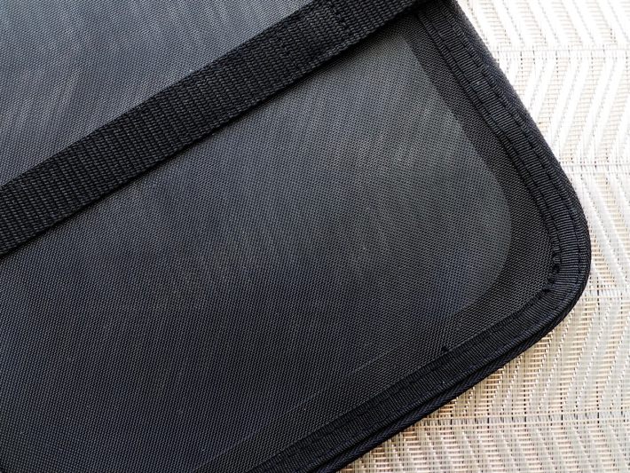 「ナイロンメッシュ 縦型書類ケース・仕切り付」690円/税込