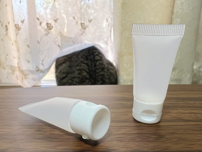 セリア　チューブボトル