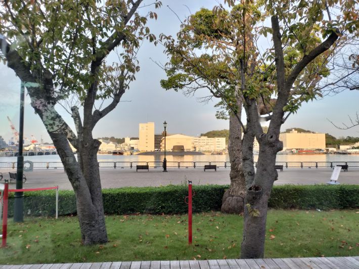 ヴェルニー公園。正面に潜水艦！