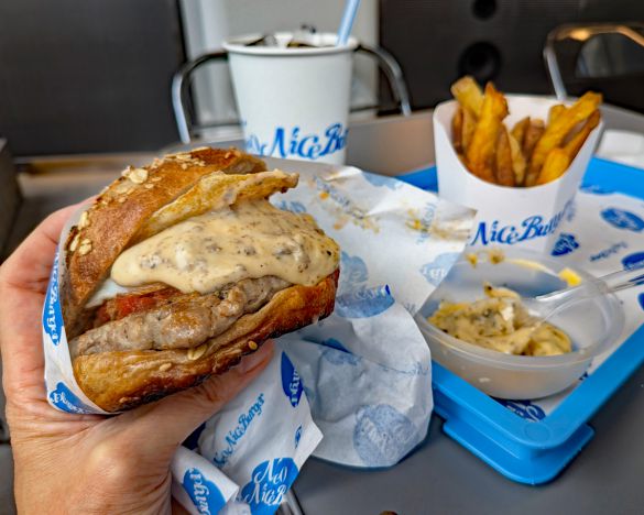 ネオナイスバーガーで味わえるハンバーガーやポテト