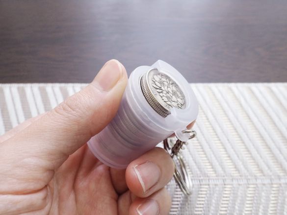 ダイソー　コイン収納キーホルダー（バネ式）