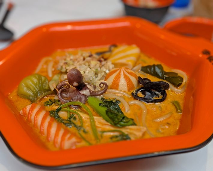 行列グルメとして定着しつつある麻辣湯（マーラータン）