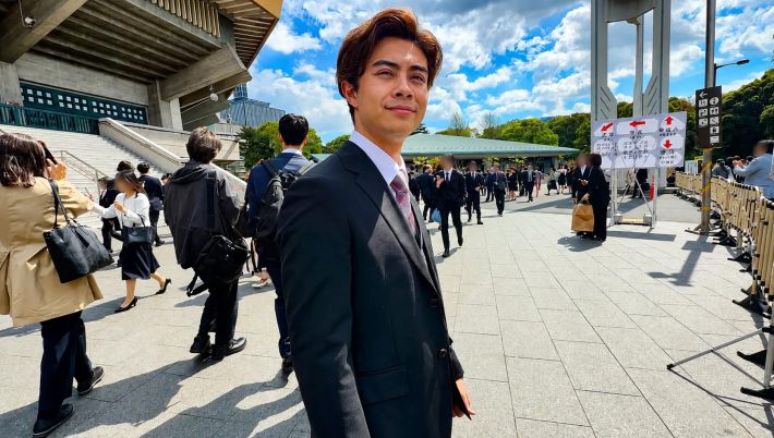 カイくん。大学入学式にて