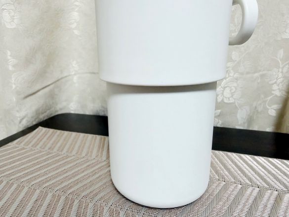 冷やしたまま持ち運べる ペットボトル用保冷ホルダー（たためる持ち手付き）