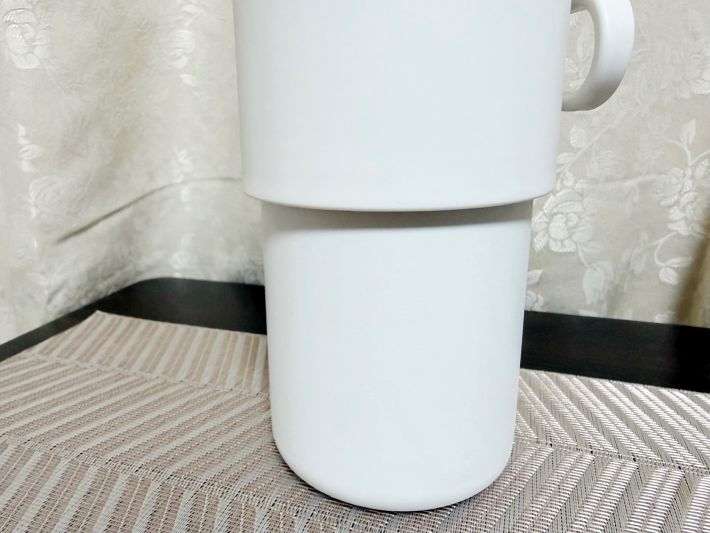 冷やしたまま持ち運べる ペットボトル用保冷ホルダー（たためる持ち手付き）