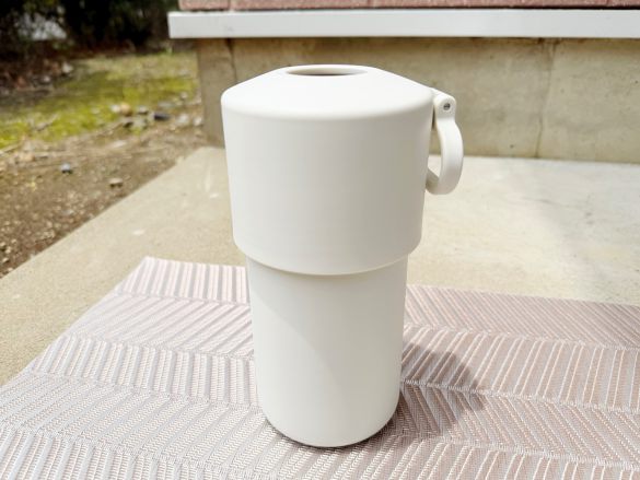 冷やしたまま持ち運べる ペットボトル用保冷ホルダー(たためる持ち手付き)