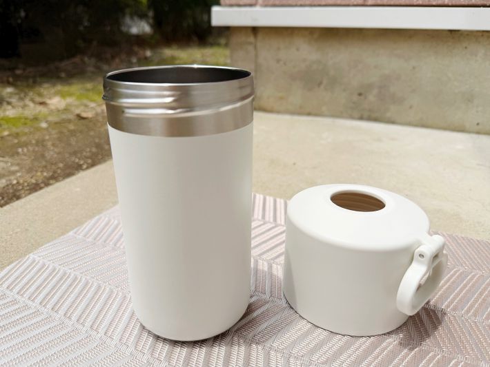 冷やしたまま持ち運べる ペットボトル用保冷ホルダー（たためる持ち手付き）