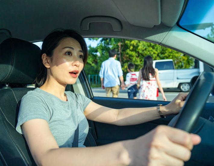 女性が見たのは元夫と知らない女性だった