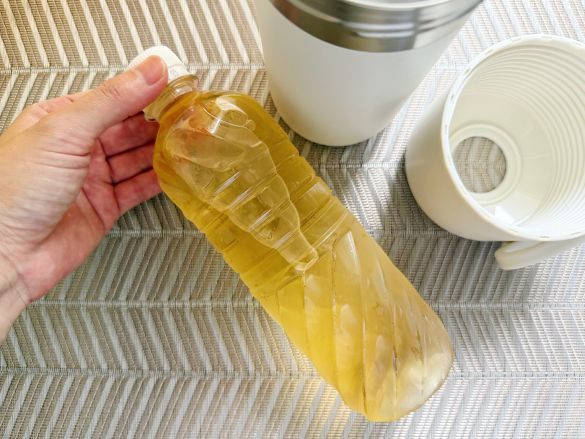冷やしたまま持ち運べる ペットボトル用保冷ホルダー（たためる持ち手付き）