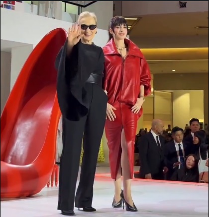 グローバルツアー中のアン・ハサウェイとメリル・ストリープ