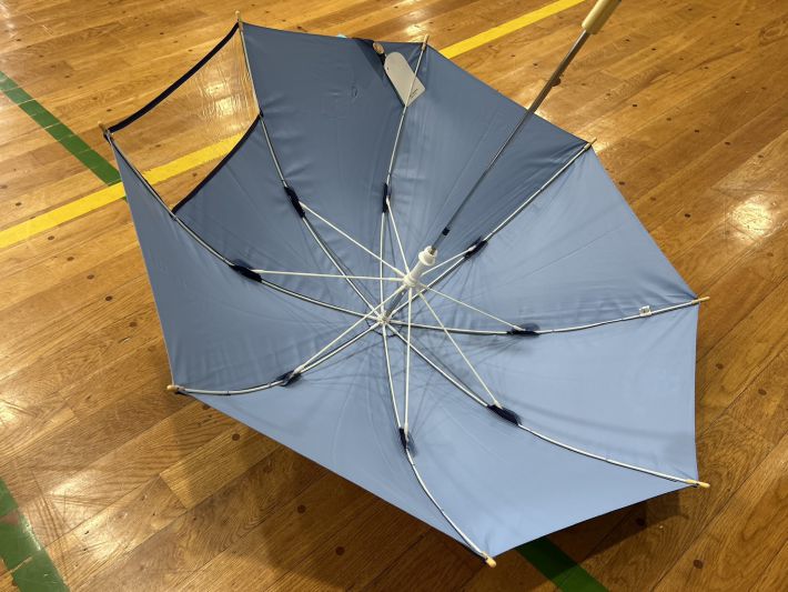 骨にはグラスファイバーが使用されている