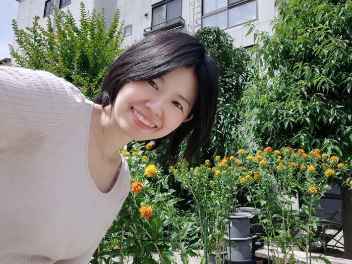 近影。山形旅行中、紅花の前で