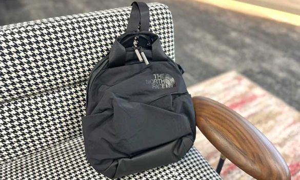 『ノースフェイス』の7Lミニリュック