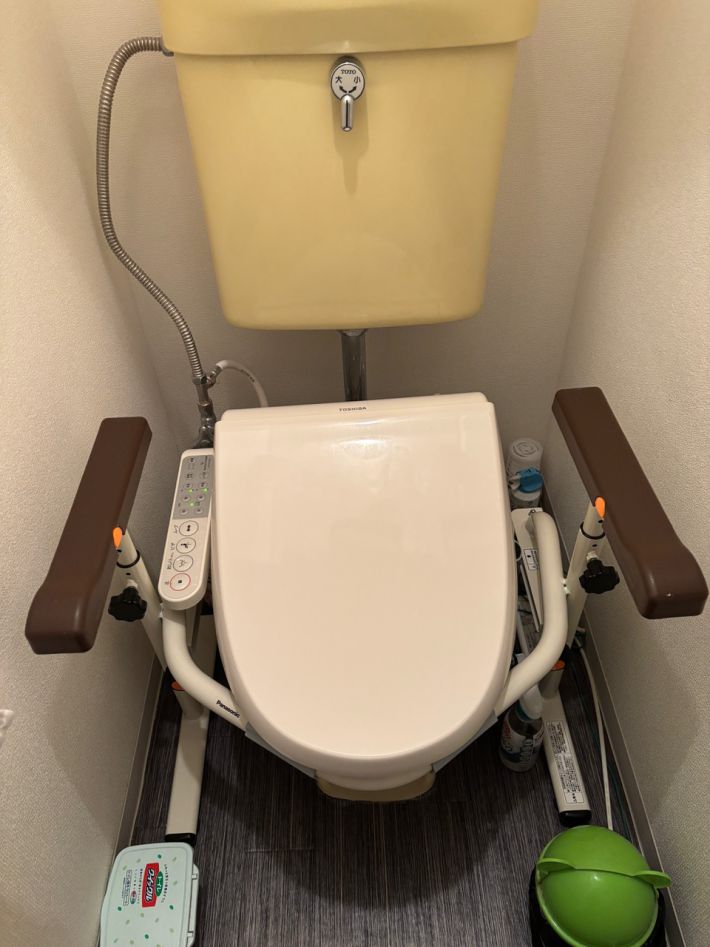 介護サービスでつけてもらったトイレの手すり