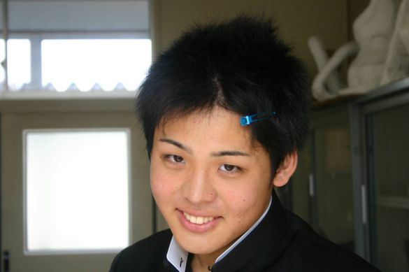 部活動が終わり坊主から少し髪が伸びた中学3年生（14歳）の剣太さん