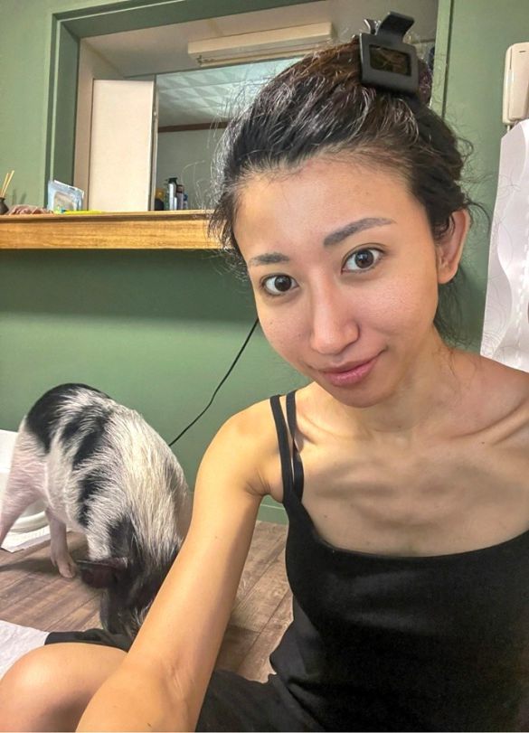 体重が激減し、ガリガリの平尾さん（2023年）