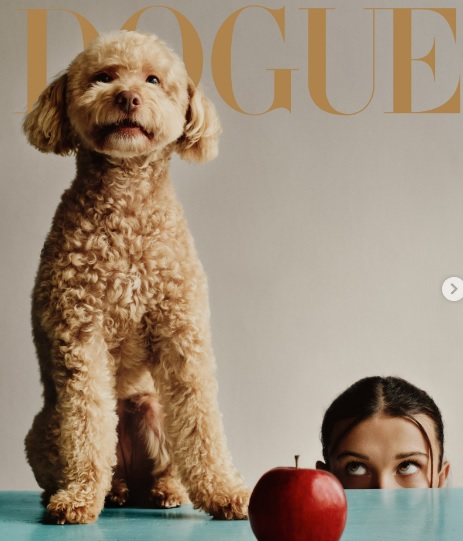Vogue誌に登場したミリー・ボビー・ブラウンと愛犬ウィニー