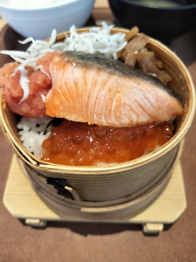 これはアラではなく、福島で食べたハラコ飯