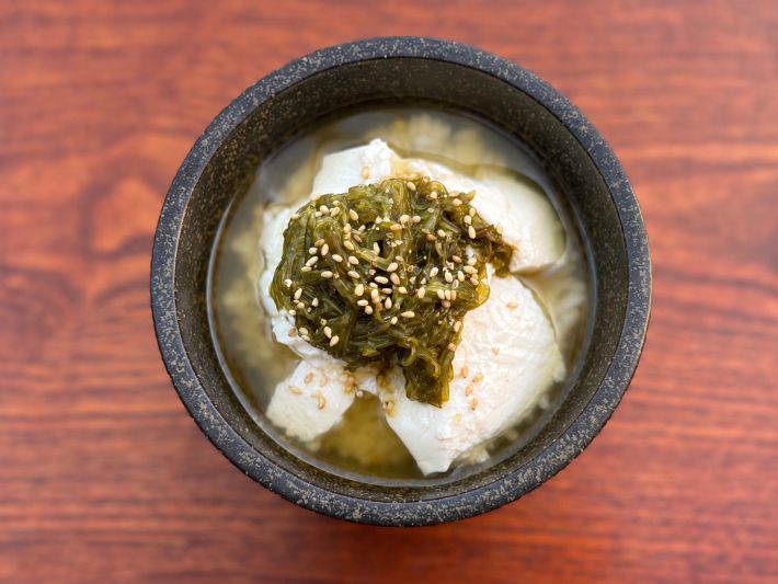 豆腐とめかぶの冷やし茶漬け