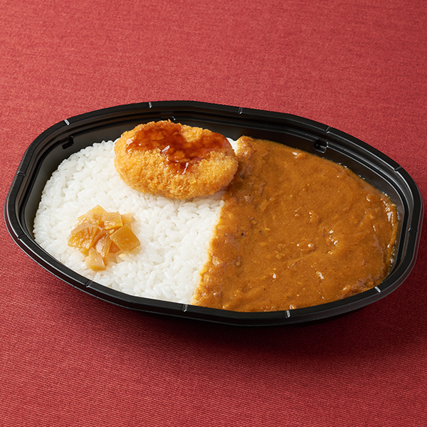 ファミリーマート「30種類以上のスパイスが決め手のこだわりカレー（コロッケ付き）」